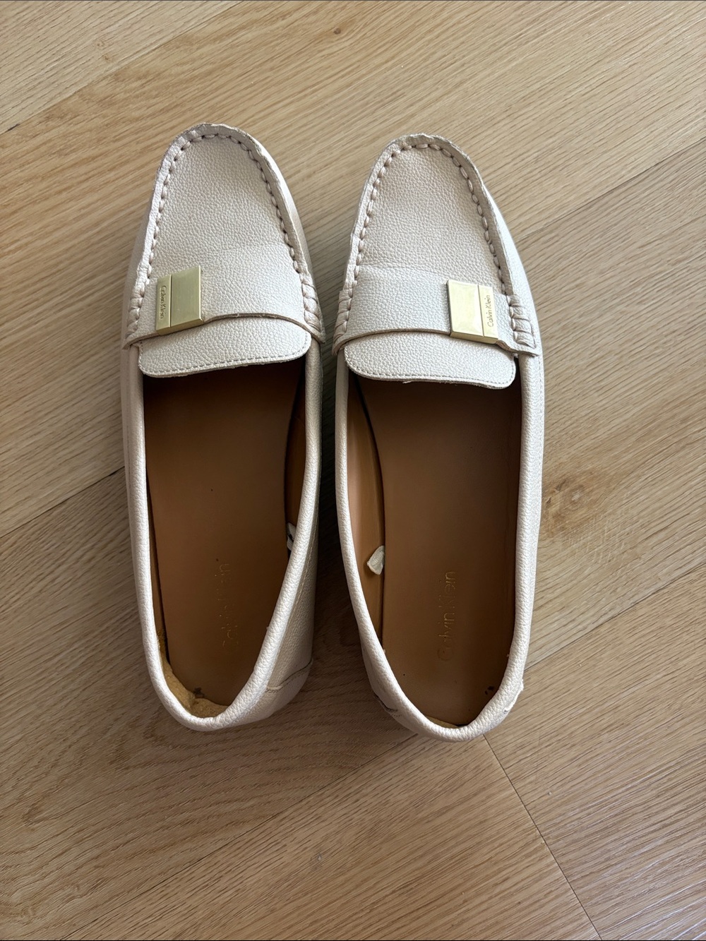 Calvin Klein Light Tan/Cream Leather Loafers with Gold Plaque - Size 9
